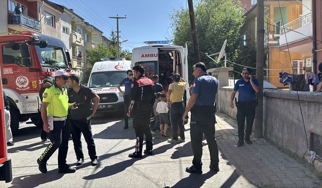 Sivas'ta evde çıkan yangında 5 kişi dumandan etkilendi