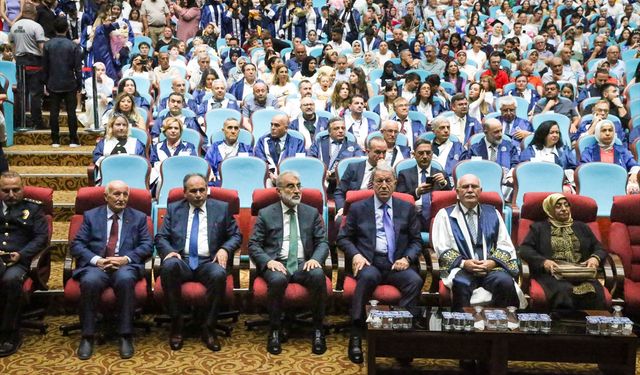 Uşak Üniversitesince, TBMM Milli Savunma Komisyonu Başkanı Akar'a fahri doktora ünvanı