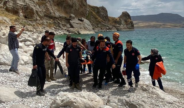 Van'da serinlemek için göle giren genç boğuldu