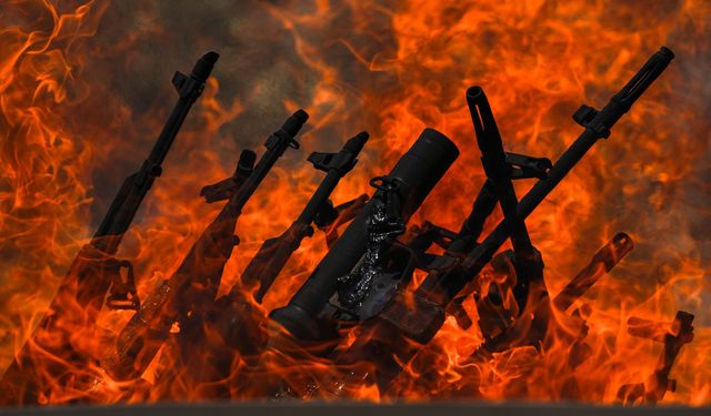 Terörsüz Türkiye yolunda önemli adım: PKK'dan bir grup silahlarını imha etti
