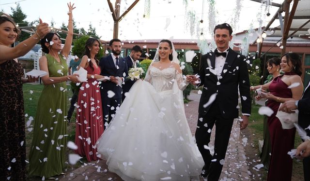 AA muhabirleri Ahmet Serdar Eser ve Zehra Tekeci'nin mutlu günü