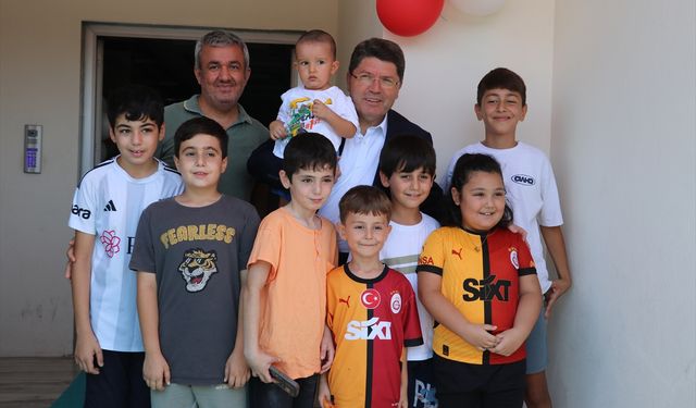 Adalet Bakanı Tunç, Adana'da ziyaretlerde bulundu