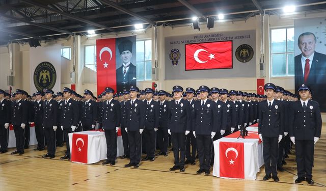 Adana'da eğitimlerini tamamlayan 323 polis adayı mezun oldu