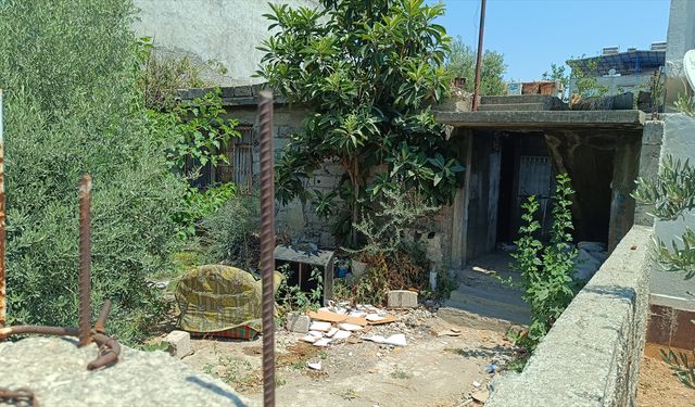 Adana'da oğlu tarafından sopayla darbedildiği iddia edilen kadın hayatını kaybetti