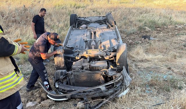 Adıyaman'da devrilen otomobildeki 4 kişi yaralandı
