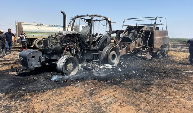 Aksaray'da balya makinesi ve traktör yanarak kullanılamaz hale geldi