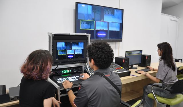 Anadolu Üniversitesi İletişim Bilimleri Fakültesi 'istihdama hazır mezun' veriyor