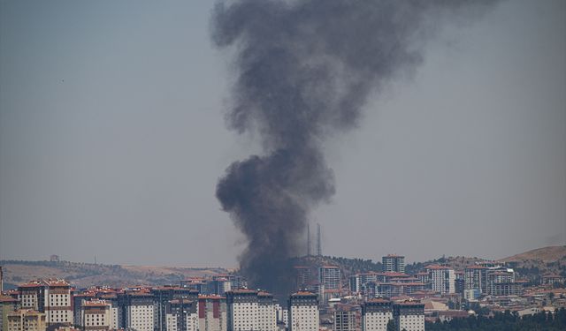 Ankara'da boş araziden fayans fabrikasına sıçrayan yangın kontrol altına alındı