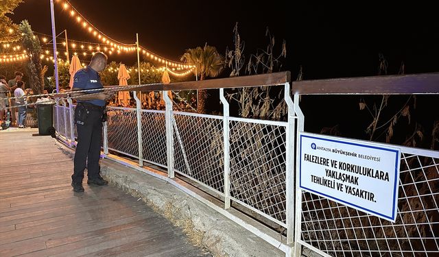 Antalya'da falezlerden kayalıklara düşen çocuk yaralandı