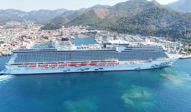 'Aroya' kruvaziyeri 1750 yolcusuyla Marmaris'e geldi