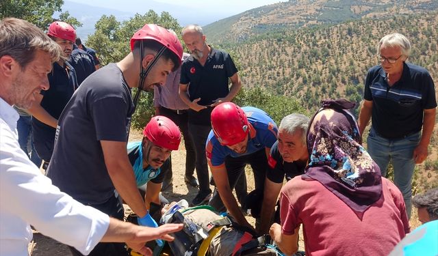 Aydın'da dağın yamacında kekik toplarken rahatsızlanan kişi ekiplerce kurtarıldı