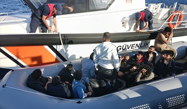 Balıkesir açıklarında 16 düzensiz göçmen yakalandı