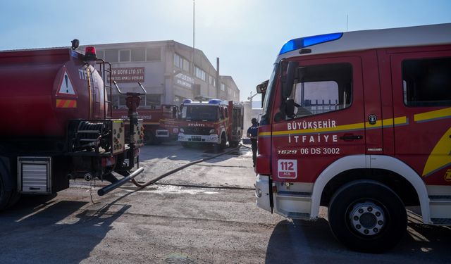 Başkentte boya fabrikasında çıkan yangın söndürüldü