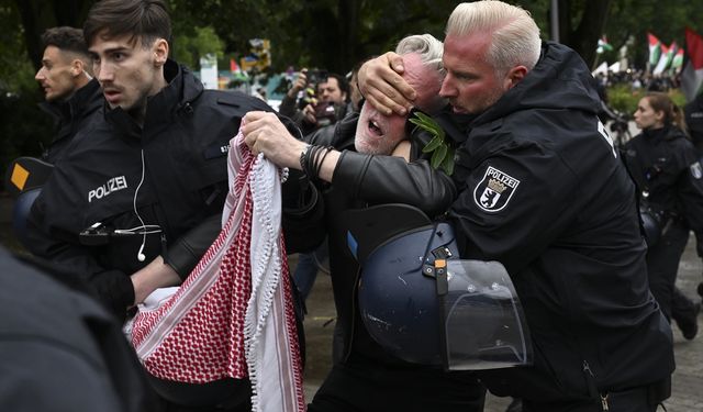 Berlin polisi, Filistin destekçilerine sert müdahalede bulundu