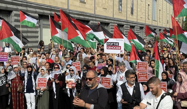 Berlin'de Filistin destekçileri Gazze'de yaşanan açlık krizine dikkati çekti