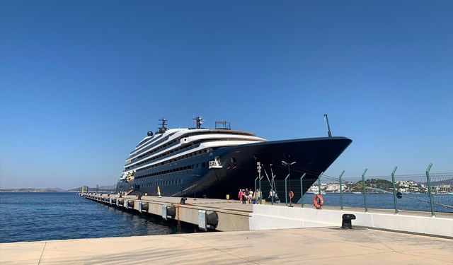 Bodrum'a 'Evrima' kruvaziyeriyle 254 yolcu geldi