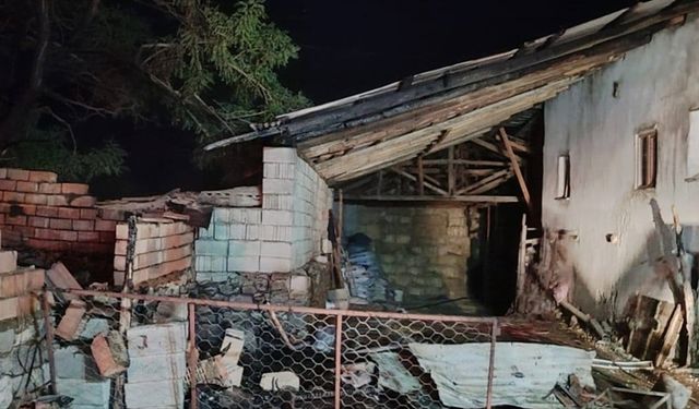 Burdur'da ağılda çıkan yangında 3 koyun, 7 kuzu telef oldu