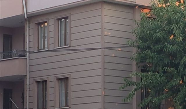 Bursa'da 4'üncü kattan düşen çocuk ağır yaralandı