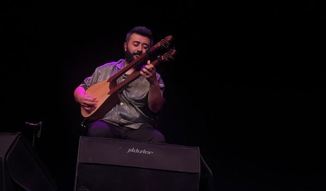 Bursa'da Etnik Sinyaller Müzik Grubu konser verdi