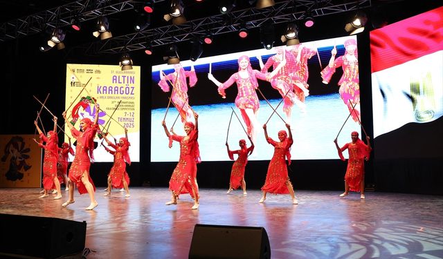 Bursa'da Uluslararası Altın Karagöz Halk Dansları Yarışması başladı