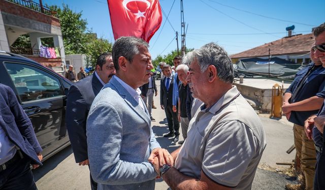 CHP Genel Başkanı Özel, şehit ailesini ziyaret etti