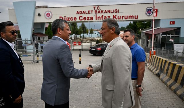 CHP Genel Başkanı Özel'den İBB Medya AŞ. Genel Müdürü Türker'e cezaevinde ziyaret