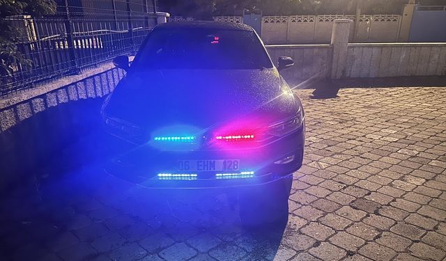 Çorum'da usulsüz çakar kullanılan aracın sürücüsü ve sahibine para cezası