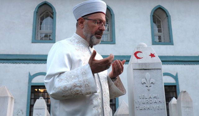 Diyanet İşleri Başkanı Erbaş, Bosna Hersek'te şehit olan Selami Yurdan'ın kabrini ziyaret etti