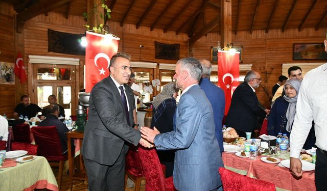 Erzurum ve Ardahan'da 15 Temmuz dolayısıyla gazi ve şehit yakınları onuruna yemek verildi