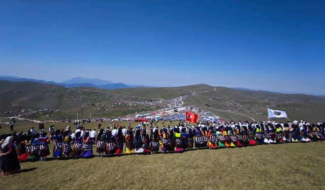 Gümüşhane'nin 1800 rakımlı yaylasında 'Kadırga Otçu Şenliği' düzenlendi