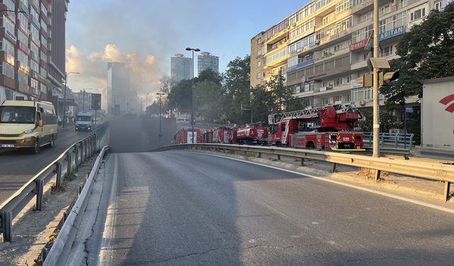 GÜNCELLEME - Beşiktaş'taki alt geçitte özel halk otobüsünde çıkan yangın söndürüldü