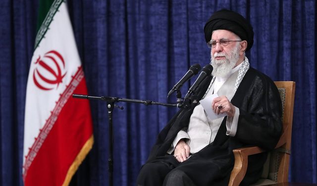 İran lideri Hamaney, ülkesinin ABD ve İsrail'e daha büyük darbeler indirebileceğini söyledi