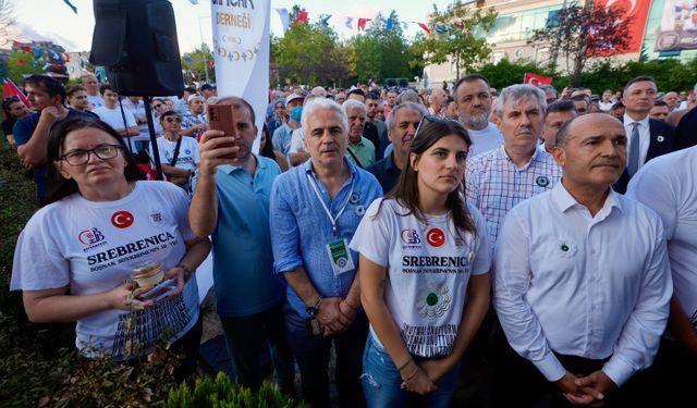 İstanbul'da 'Srebrenitsa Boşnak Soykırımı Anma Yürüyüşü' düzenlendi