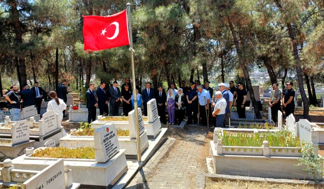 Karabük'te 15 Temmuz şehitleri Metin Arslan ve Barış Efe mezarları başında anıldı
