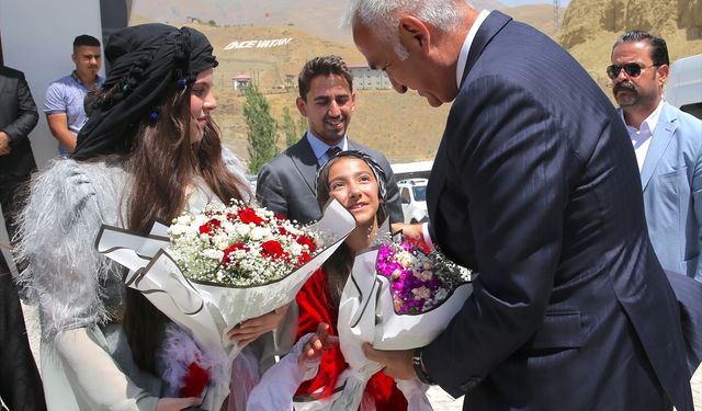 Kültür ve Turizm Bakanı Ersoy, Hakkari'de kütüphane açılışında konuştu: