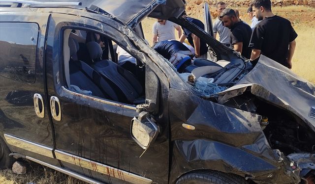 Mardin'de devrilen hafif ticari araçtaki 4 kişi yaralandı