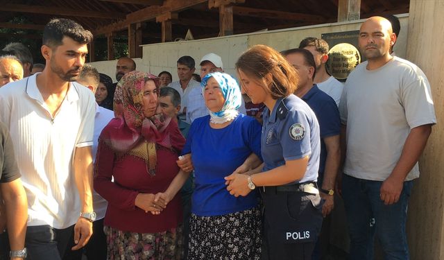 Mersin'deki trafik kazasında yaşamını yitiren polis memurunun cenazesi defnedildi