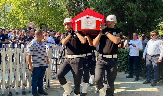Orman yangını şehitlerinden dozer operatörü Dereli'nin cenazesi Eskişehir'de defnedildi