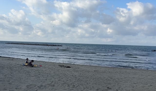 Samsun'da denizde boğulma tehlikesi geçiren 4 kişi kurtarıldı