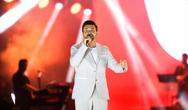Şarkıcı Gökhan Tepe, Trabzon Kültür Yolu Festivali'nde konser verdi