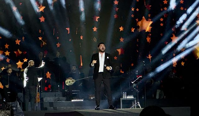 Şarkıcı Serkan Kaya 'Trabzon Kültür Yolu Festivali'nde konser verdi