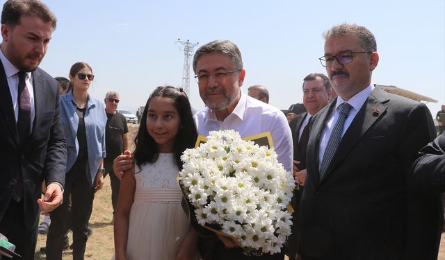 Tarım ve Orman Bakanı Yumaklı, Iğdır'da hayvan teslim töreninde konuştu: