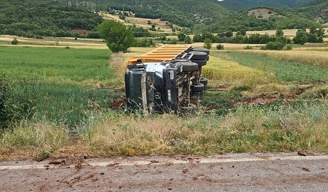 Tokat'ta devrilen kamyonun sürücüsü öldü
