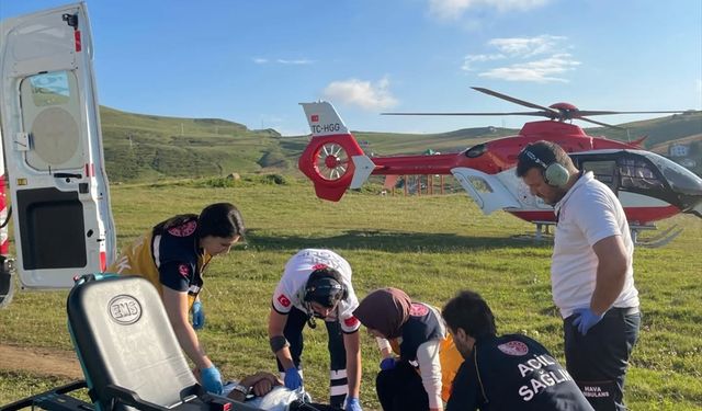 Trabzon'da ambulans helikopter, yaylada ayağı kırılan kişi için havalandı