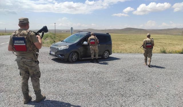 Van'da farklı suçlardan aranan 101 şüpheli yakalandı