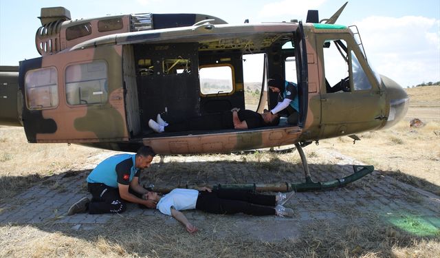 Van'da 'helikopter kazasında arama kurtarma tatbikatı' yapıldı