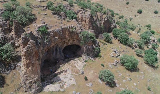 Yaşamın ilk izlerinin araştırıldığı mağarada Paleolitik Çağ'a ait yeni buluntulara ulaşıldı