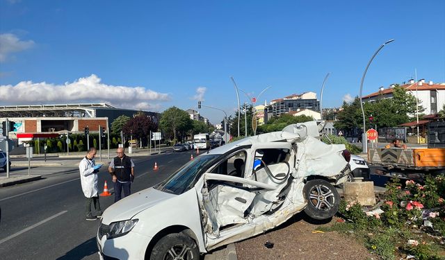 Yozgat'ta minibüs ile otomobil çarpıştı, 1 kişi öldü, 2 kişi yaralandı