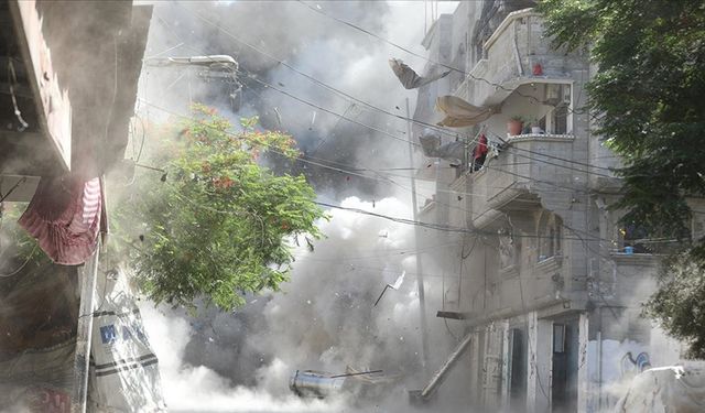 İsrail, Gazze'de Han Yunus kentindeki Filistin Kızılayı karargahını bombaladı