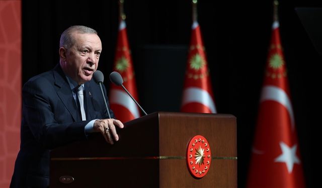 Üye ülkeleri Birleşmiş Milletler'i tekrar insanlığın umudu haline getirecek adımları ivedilikle atmaya davet ediyorum